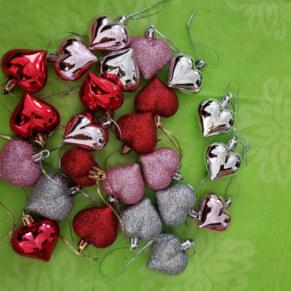 Valentines Day / Hearts  / Ornaments / Decoration Other - Set of 24 Shiny Pink Red Silver Hearts Ornaments